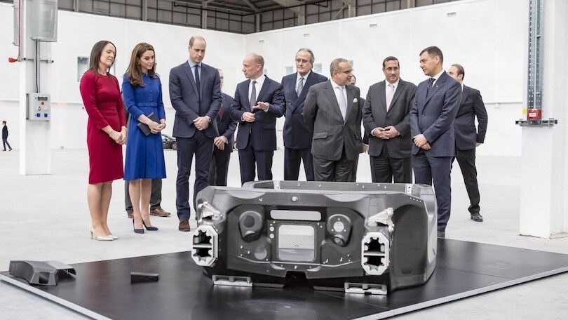 McLaren svela il suo monoscocca in carbonio per le prime auto ibride