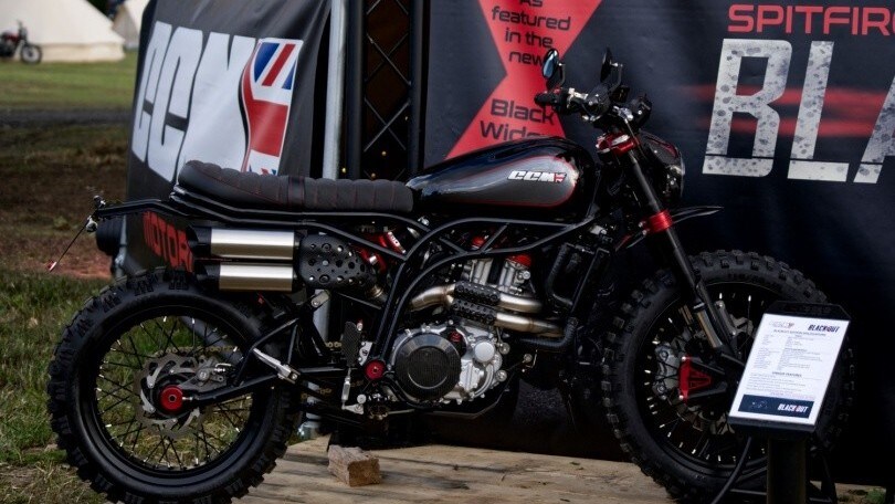 CCM Spitfire Blackout 600, ecco la moto dedicata a Black Widow