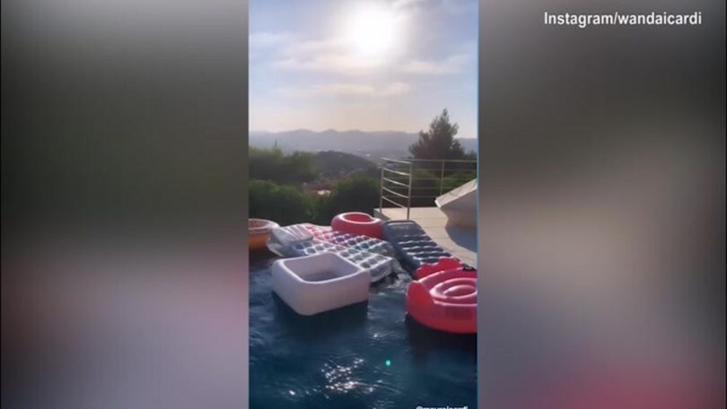 Icardi in vacanza con Neymar: ecco il nuovo look