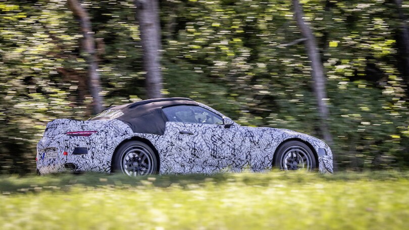 Nuova Mercedes SL Roadster: gli scatti