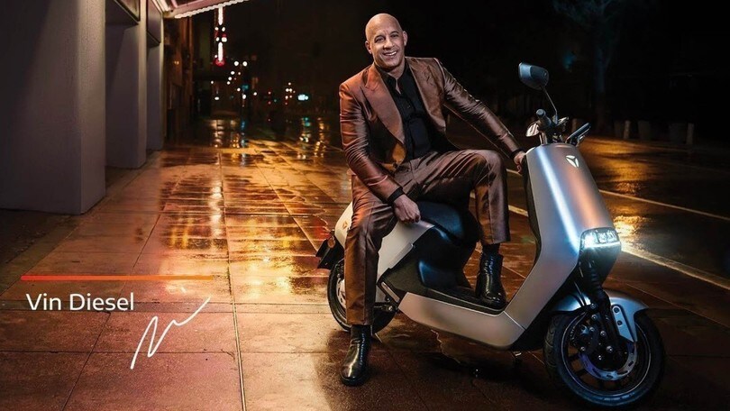 Vin Diesel nello spot di lancio dello scooter elettrico Yadea G5