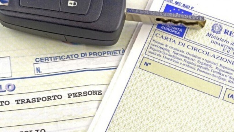 Documenti auto: nuove scadenze e proroghe per patenti, revisioni e bollo