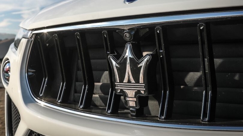 Maserati, le foto spia del nuovo suv baby Levante