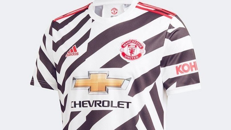Manchester United, terza maglia in stile Juve: è bianconera