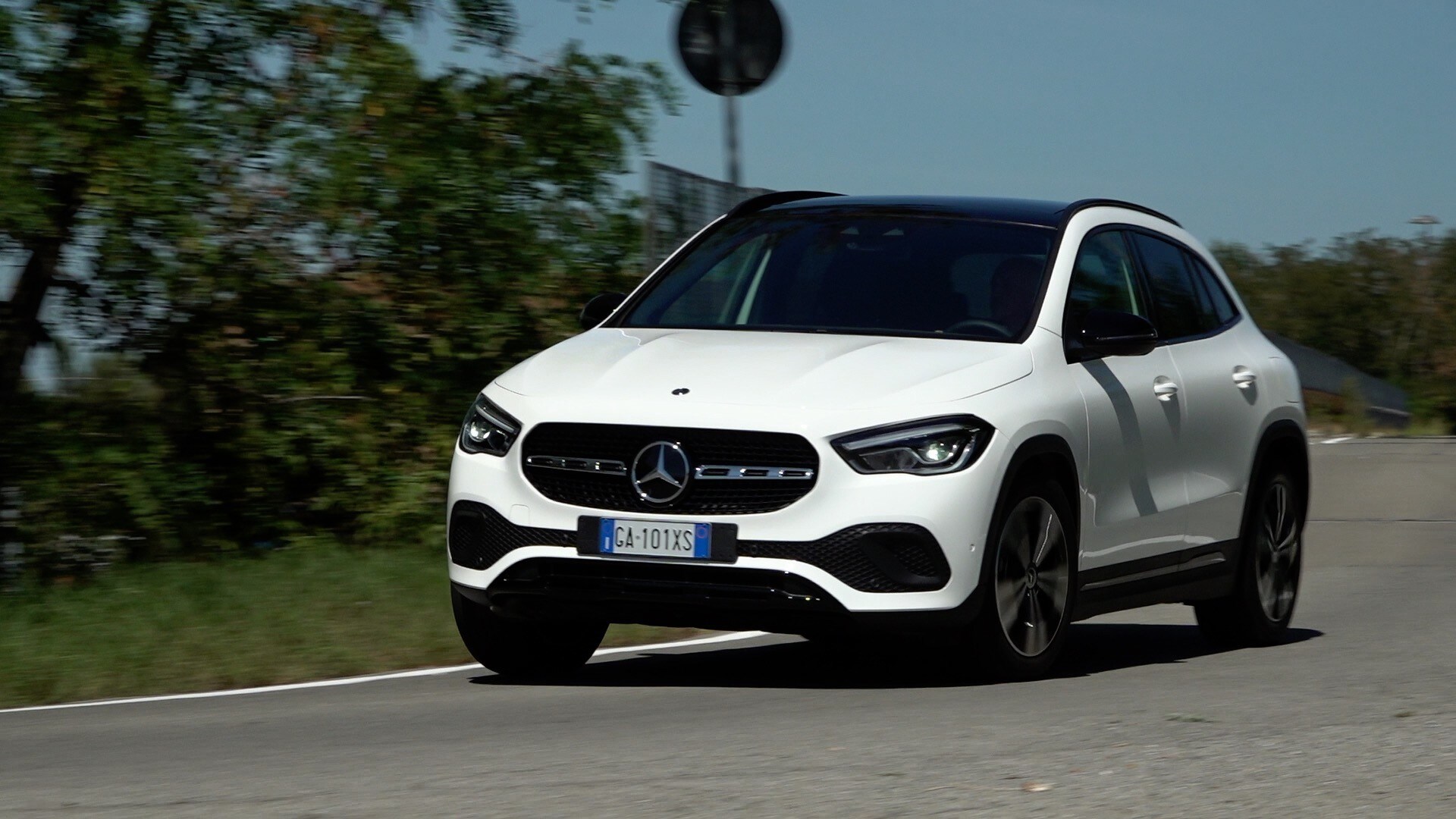 VIDEO Mercedes GLA 200 D, test su strada