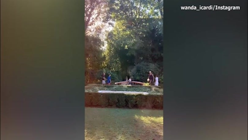 Icardi positivo al Covid-19, ma gioca con i bambi in giardino