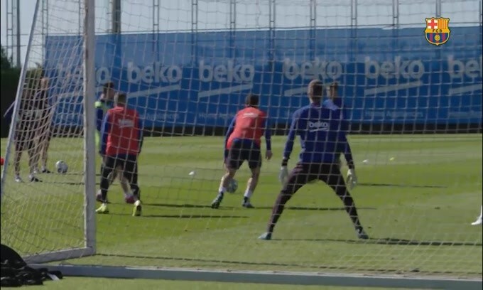 Barca, Suarez e Vidal sempre più lontani