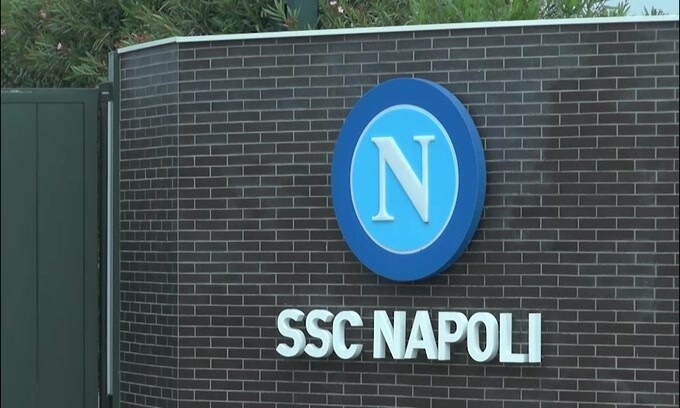 Napoli, infortunio alla gamba per Malcuit