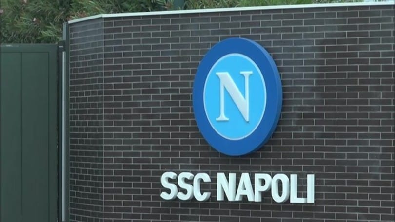 Napoli, infortunio alla gamba per Malcuit