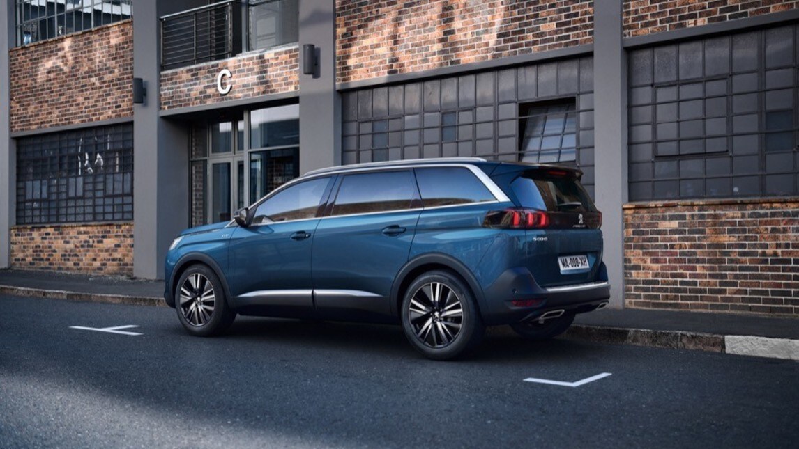 Peugeot 5008 restyling: gli scatti