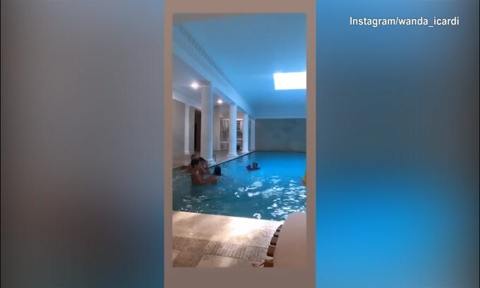 Casa Icardi, divertimento e gare in piscina