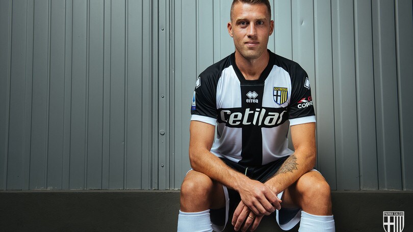 Parma, presentata la nuova maglia: è fatta con tessuto antivirale