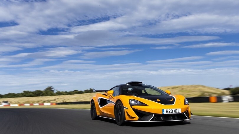 McLaren 620R con MSO R Pack: le immagini
