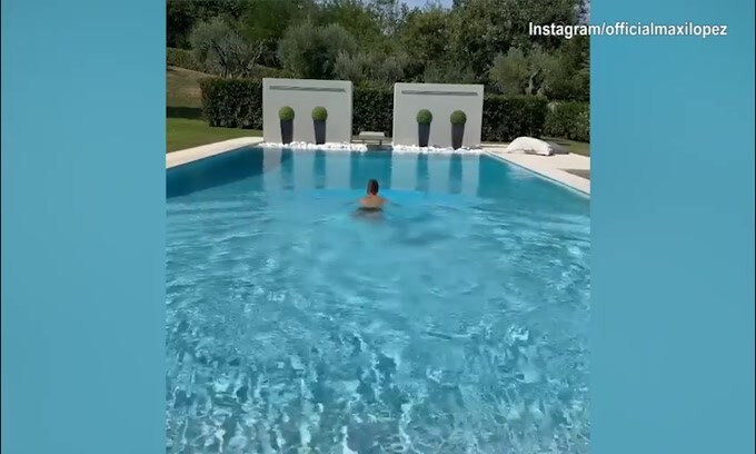 Maxi Lopez, nuotata nella piscina di casa