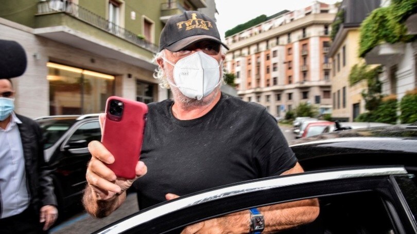 Coronavirus, Briatore è guarito: dopo due tamponi negativi termina l'isolamento