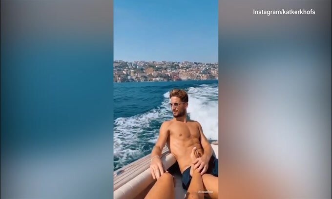 Mertens, gita in barca nel Golfo di Napoli