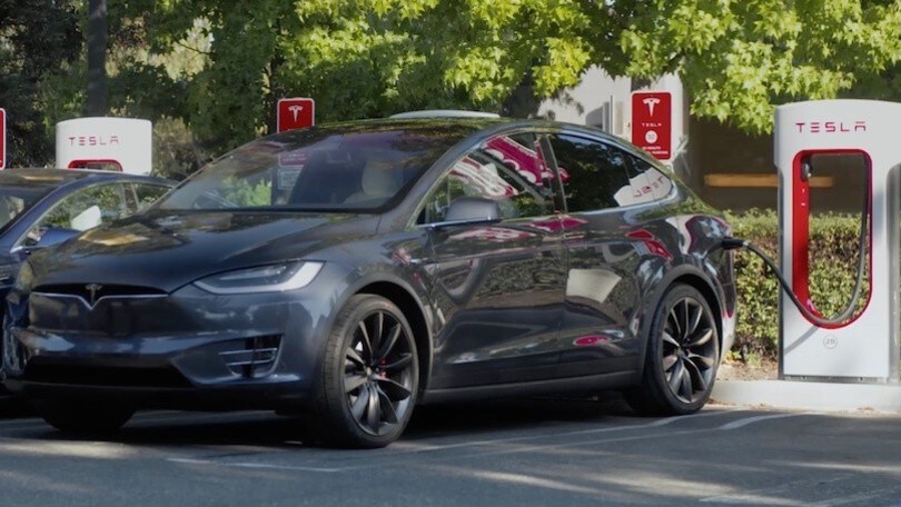 Tesla, bug ai Supercharger V3: ricarica gratis per le altre elettriche
