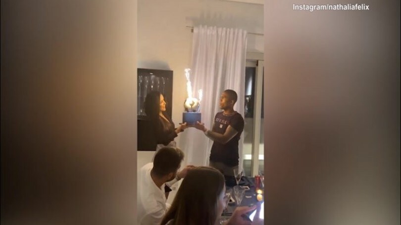 Douglas Costa, grande festa per i 30 anni