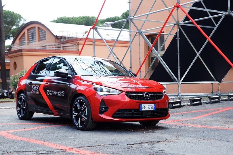 Opel Corsa-e, l'auto ufficiale di X Factor 2020 è l'elettrica tedesca
