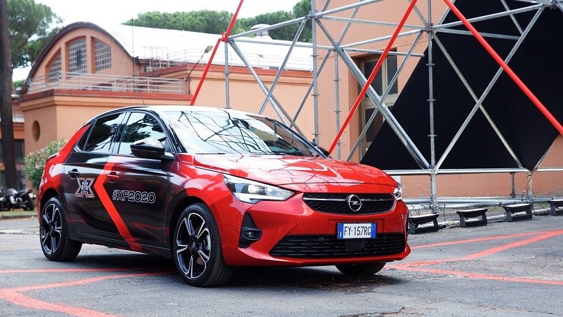 Opel Corsa-e, l'auto ufficiale di X Factor 2020 è l'elettrica tedesca