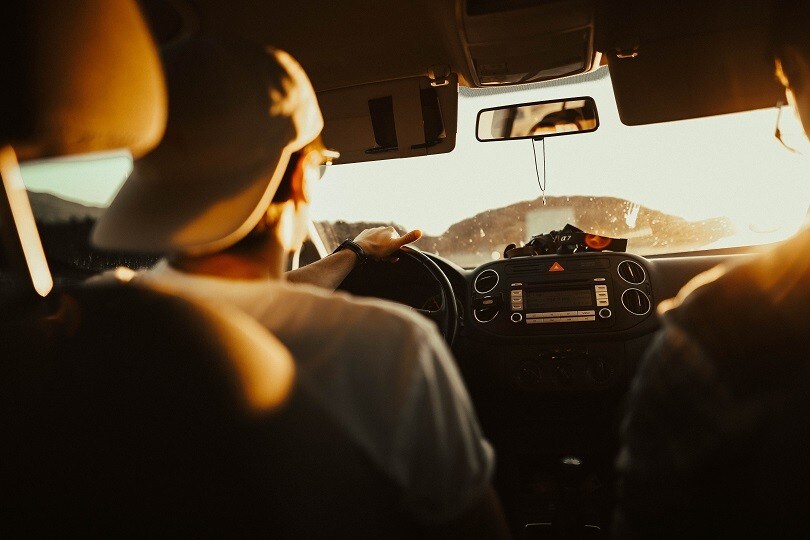 Neopatentati alle prime prese con l'auto: solo disagi o benefici?