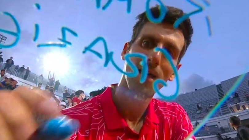 Djokovic, vittoria e messaggio sulla telecamera: “Grazie Roma”