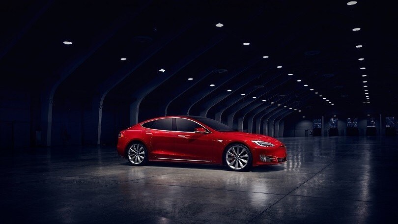Tesla si fa popolare: ecco il modello che costa solo 25.000 dollari