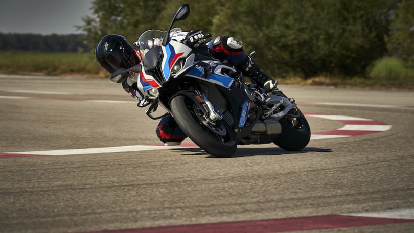 Nuova BMW M 1000 RR | gli scatti