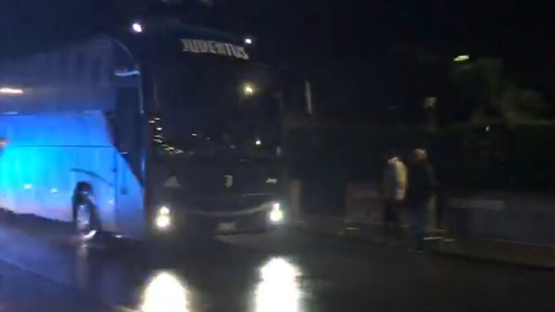 Roma-Juve, il pullman dei bianconeri arriva allo Stadio Olimpico