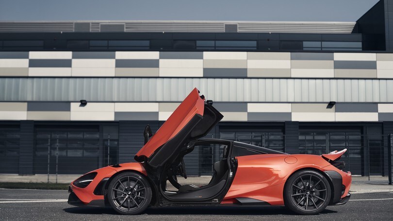 McLaren 765LT, la prova: gli scatti