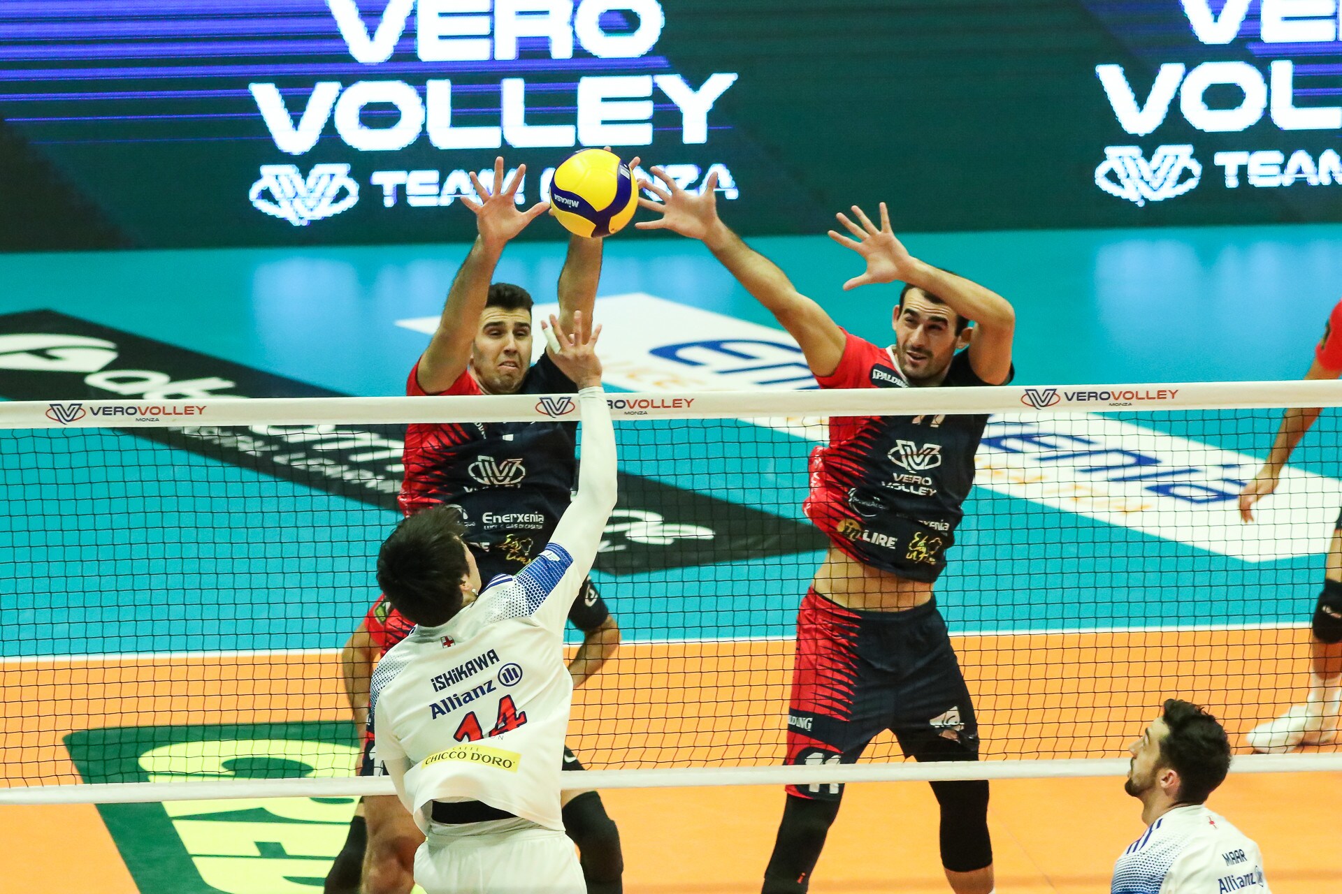 Milano fa suo il derby con Monza