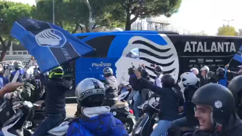 Così i tifosi dell’Atalanta hanno accompagnato la squadra al Gewiss Stadium