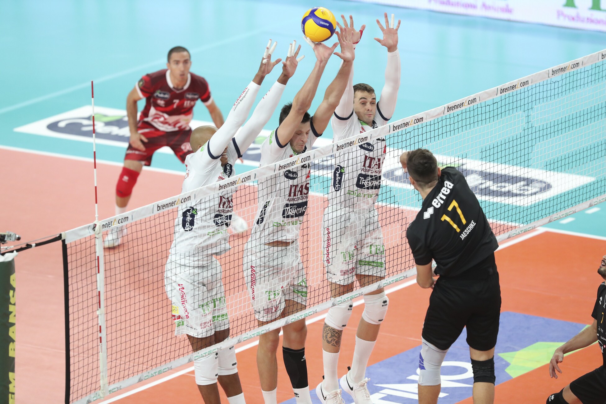 Superlega, Verona colpo a Trento, Ravenna strappa due set alla Lube