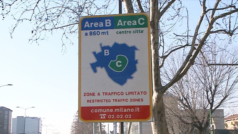 Milano, Sala annuncia il ritorno dell'Area B con multe anche per i monopattini