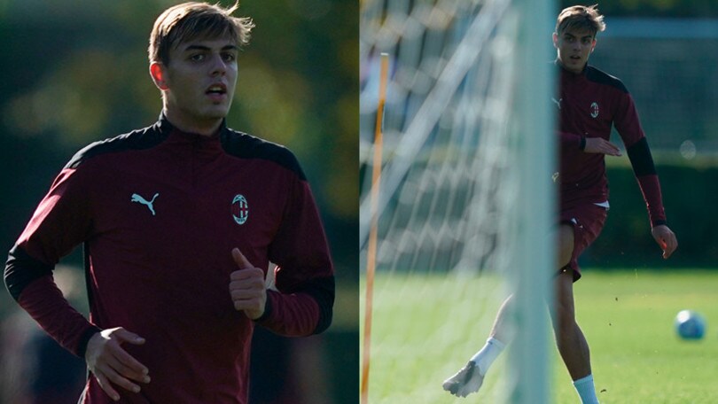 Milan, Daniel Maldini in azione a Milanello
