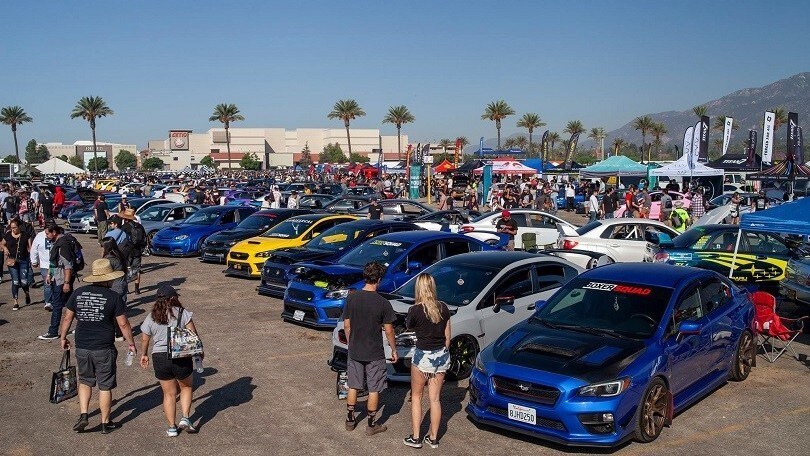 Subaru, sfilano 1751 esemplari ed è subito Guinness World Record