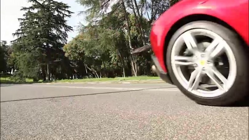 Prova Ferrari Roma: l'eleganza nella Capitale della Dolce Vita VIDEO