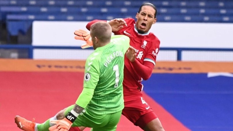 Daily Mail: "Liverpool, probabile stagione finita per Van Dijk"