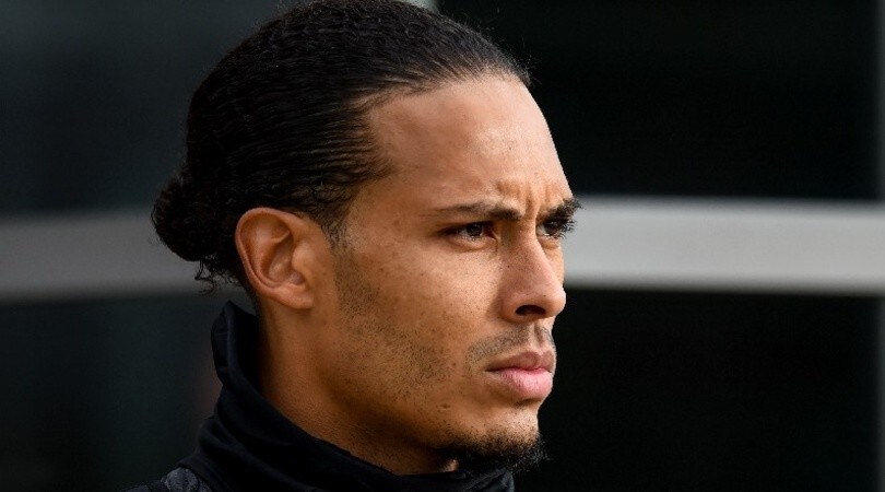 Van Dijk ko al ginocchio, sarà operato. Il Liverpool: "Tornerai più forte"