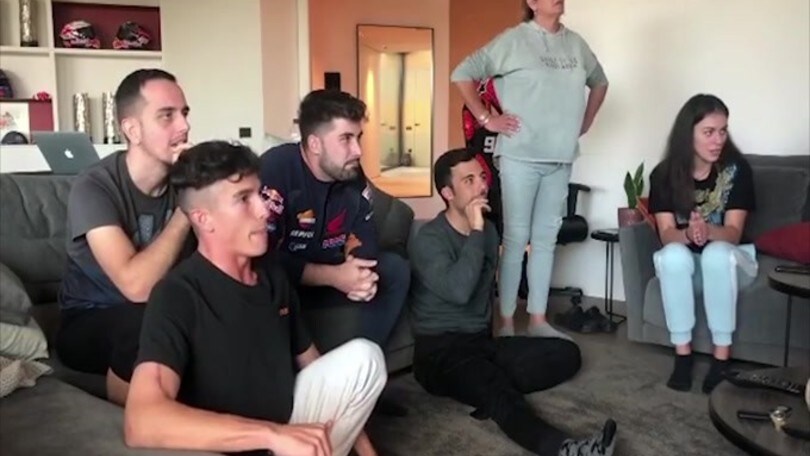 Il fratello sale sul podio e Marquez si scatena