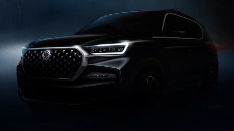 Ssangyong Rexton restyling 2021: fari e calandra pronti per il 4 novembre