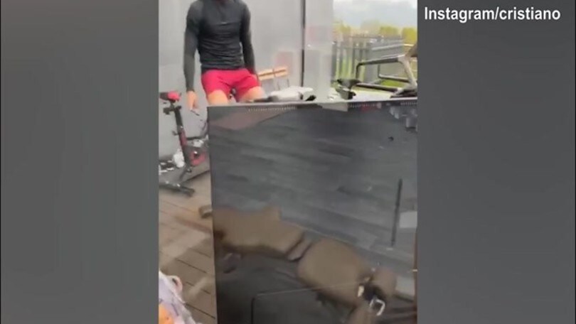 CR7, cambio look e messaggio social