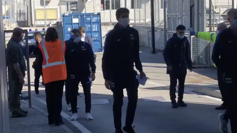 L'Az è atterrato a Napoli: c'è anche il figlio di Gullit