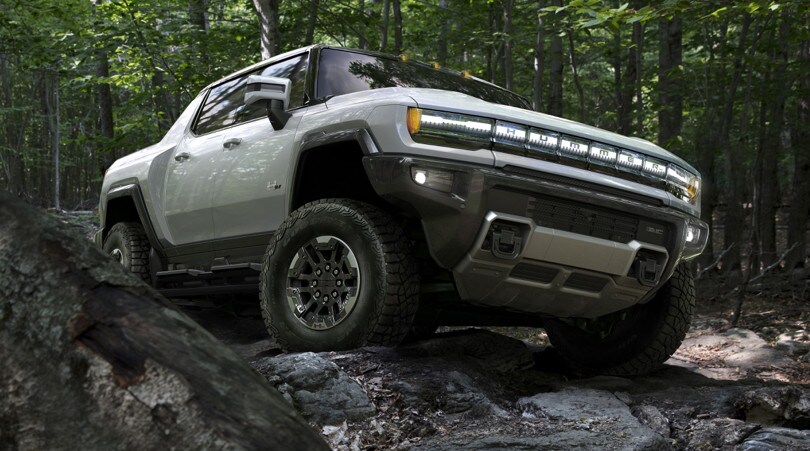 Hummer, il supertruck green che sfreccia col "passo del granchio"