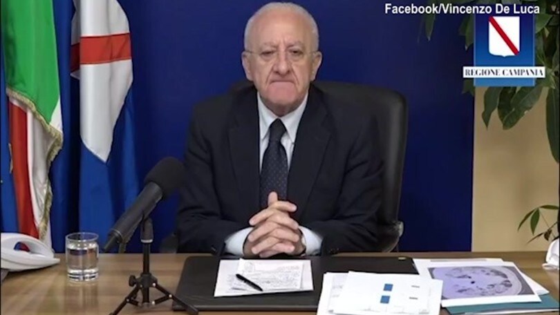 Campania, De Luca: "Meglio chiudere tutto oggi"