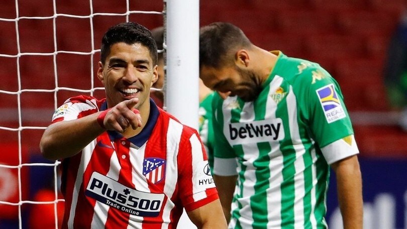 L'Atletico batte il Betis: Suarez in gol. Cade il Siviglia di Monchi