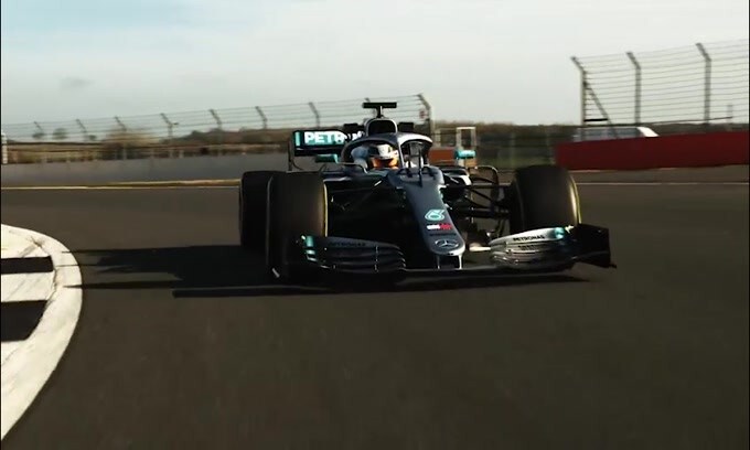 F1, Gp Portogallo: leggenda Hamilton, vince e supera Schumi