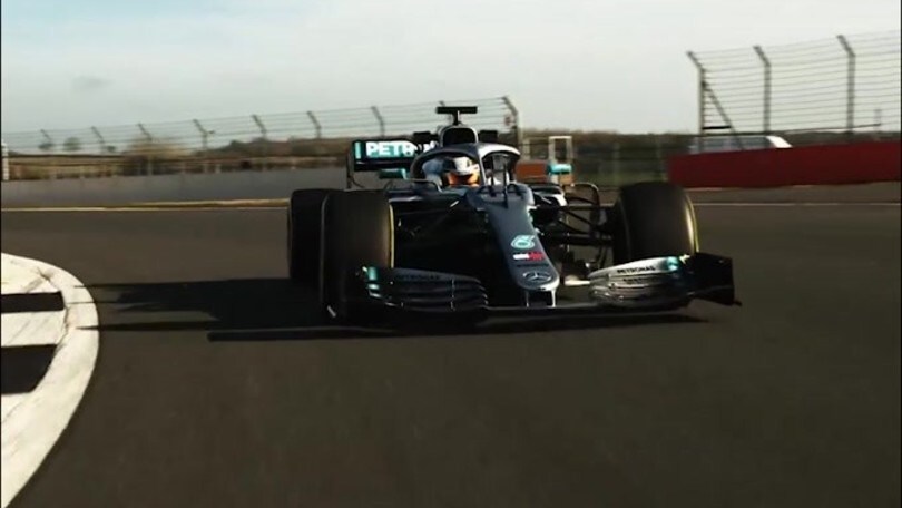 F1, Gp Portogallo: leggenda Hamilton, vince e supera Schumi