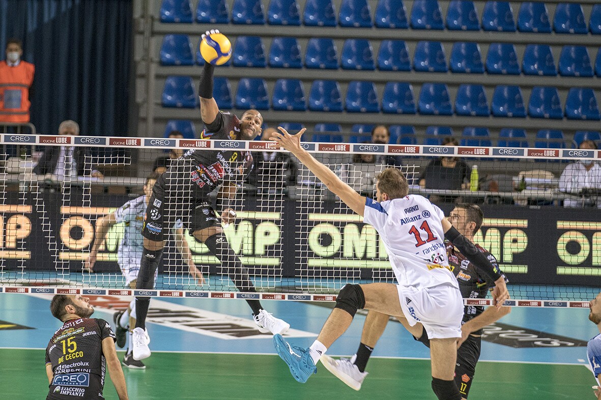Superlega, Perugia batte anche le difficoltà, la Lube travolge Milano