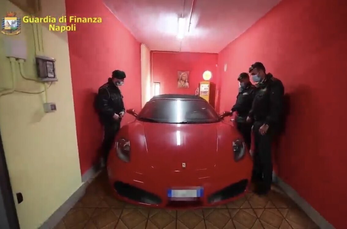 Supercar e moto: ecco il tesoro dell'Emiro de Vesuvio FOTO